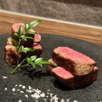 肉割烹 喰心 - サーロインと赤身の食べ比べ