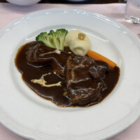 厳選洋食さくらい - ■ミックスシチュー（パンをチョイス）￥4,945…タンシチューはとろけるような食感とリッチな風味、ビーフシチューはホロホロとした柔らかさと深い旨味が楽しめる。