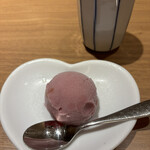 うなぎ料理 澤正 - デザートは葡萄のシャーベット。ハート型のお皿がかわいい♡