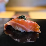 鮨 三心 - カツオのおいしさ。そして乗せる八代のノリの華やかな磯の香り。