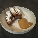 Oil  - 自家製チュロスとキャラメルソース