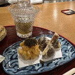 おかもと - とうもろこしのかき揚げ、キャビア。炭火で炙ってから揚げた韓国産松茸