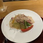 おかもと - 9. 牛しゃぶ、賀茂茄子、パプリカ、胡麻ダレ、実山椒、茗荷。