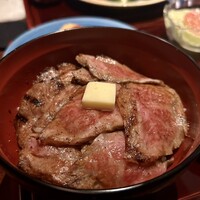 赤坂 津つ井 総本店 - ビフテキ丼&カニクリームコロッケセット/