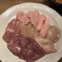 炭火焼肉ホルモン うしごろ 中目黒店 - 