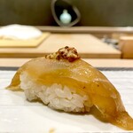 大宮 鮨 貴山 - ヒラメ醤油漬け