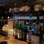 NEO SHOT BAR　深海の洞窟 - 1000本以上の酒瓶