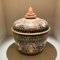 KHAO - 入口の飾り壺