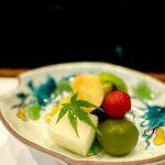 鮨 難波 - 甘味。 青梅、トマト、キウイ、梅ゼリーなどなど。 魚感がすっきりとリセットされ、ちょっとだけ名残惜しい。