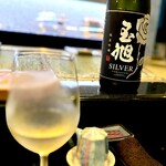 鮨 難波 - おまかせ＃３ 米の旨みたっぷり。 派手な吟醸香はなく、やわらかくなめらか。 キレの良いあと味と淡麗な余韻。 鮨にはちょうどいい。