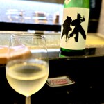 鮨 難波 - おまかせ＃２ 林酒造の限定純米吟醸。 口の中で旨みがふくらみ、スッとした酸味も特徴的。