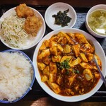 味楽 - 料理写真:令和6年7月 ランチタイム(11:00〜14:00)
麻婆豆腐定食 税込850円
本格四川風麻婆豆腐、唐揚げ2個、サラダ、中華スープ、ご飯、漬けもの