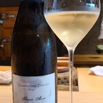 鮨 三心 - お酒③シャルトーニュ・タイエ・キュベ・サンタンヌ・ブリュットNV(RMシャンパーニュ、フランス)
      葡萄品種:シャルドネ45％、ピノ・ノワール45%、ピノ・ムニエ10％