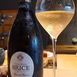 鮨 三心 - お酒⑥ブリス・ブジー・ブラン・ド・ノワールNV(RMシャンパーニュ、フランス)
      葡萄品種:ピノ・ノワール100％