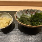 寺子屋 すし匠 - 海ぶどうとわかめ