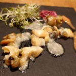 ウエストパパ - ハピバ会：ツブ貝のカルパッチョ・フレッシュトマトのソースと自家製ドレッシングで