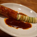 ウエストパパ - ハピバ会：アルゼンチン赤海老のミキュイ・ズッキーニを巻いて・ソースアメリケーヌ