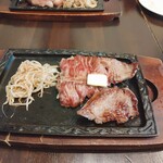 べこ六 ステーキ ミートインパクト - 料理写真:ハラミステーキ
