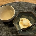 極彩 椿 - ザ・杏仁豆腐と凍頂烏龍茶