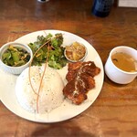 ボンソワショクドウ - 日替わりプレートA（チキンカツデミグラスソース、チンゲン菜の中華風卵炒め）ご飯大盛り@950円