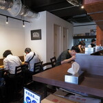 NIBOSHI MANIA - 券売機付近から見た店内