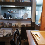 NIBOSHI MANIA - 店内厨房方向