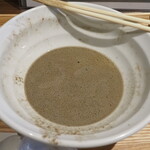 NIBOSHI MANIA - おタツの冷やしイカゴロ煮干ソバのスープ