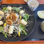 そば処みよし - あげ餅そば、冷たいの大盛り。