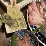 南信州ビール直営レストラン 味わい工房 - ワサビは笑いながら擦ると辛くならないんですって♡  たくさん笑いながらスリスリ♡