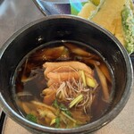 一匠庵 - 鴨肉入りの温かいつけ汁。
