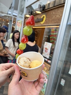 Pie stand BY FREAK'S STORE Karuizawa Purinsushoppingupurazaten