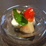 Kumazawa - 自家製チーズと長谷川さんのトマト、桃、すごく上品なカプレーゼといったら失礼かな