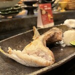 炉端酒場 だぃつ - ブリのカマ焼き断面