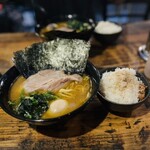 家系ラーメン クックら - かためおおめXS海苔味玉ライス　厚木家超えた！？