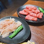 焼肉 肉萬 - ミノとロースかな？