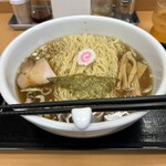 らーめんどんぐり - らーめん（中）、850円。