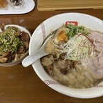 らーめん弥七 - 醤油ちゃーしゅー麺とヘタめし