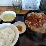 肉食堂 最後にカツ。 - 