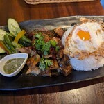 カオマンガイ専門店 Pui - ガパオライスに似たスペシャルメニュー