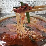 満州ニラら～めんの店 さかえや - 紅生姜が良いアクセント