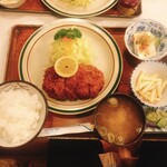 とんかつと珈琲の店　こんの - ジャンボとんかつ250グラムのセット