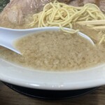 ラーメンショップ - 背脂トッピングでのスープ
