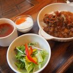 アンロビ - 日替わりライスプレート（チキンカツキーマカレー）