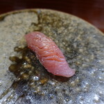 鮨匠 のむら - 縞鰹(スマ、別称:星鰹、灸鰹)(開聞岳沖産) 