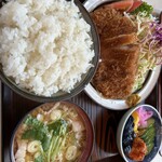 手打風ラーメン 洋定食 ボリューム - 
