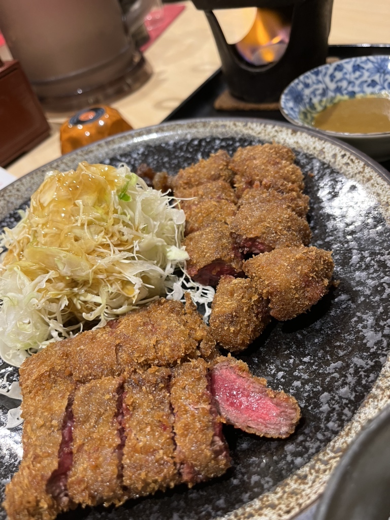 写真 : 北海道プレミアム黒毛和牛 ステーキ丼&牛かつ ふしみ - 西4 