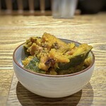 ユルイヤ - ◆お通し（一人330円×2）・・個別に同じ品を出されます。 カボチャサラダのアレンジのような品で、少しピリ辛感がありいいお味でした。