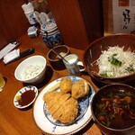 かつ吉 新丸ビル店 - ロースカツ盛り合わせ定食 海老カツ、カニクリームコロッケ付き。2800円