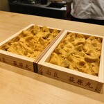 富小路 やま岸 - 【写真⑤】赤雲丹(淡路島由良)