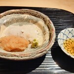 富小路 やま岸 - 【写真③】鱧(兵庫県淡路島、仮屋漁港)の焼き霜、梅おろし、山葵、土佐酢